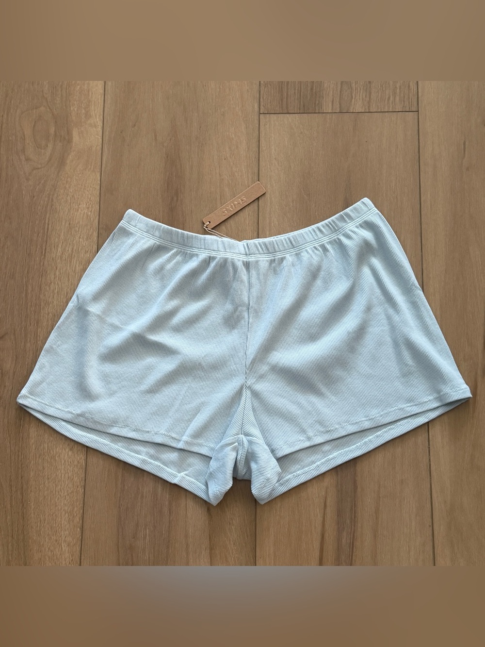 New Skims Shorts L
